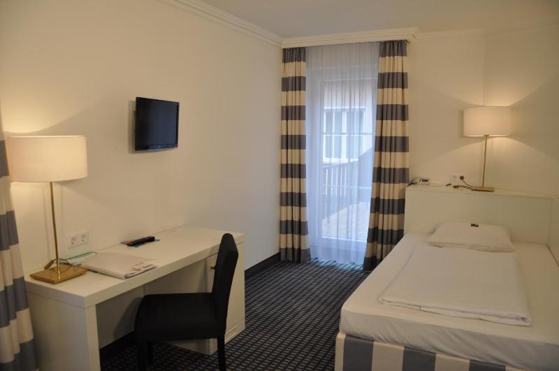 Economy Single Room image 3