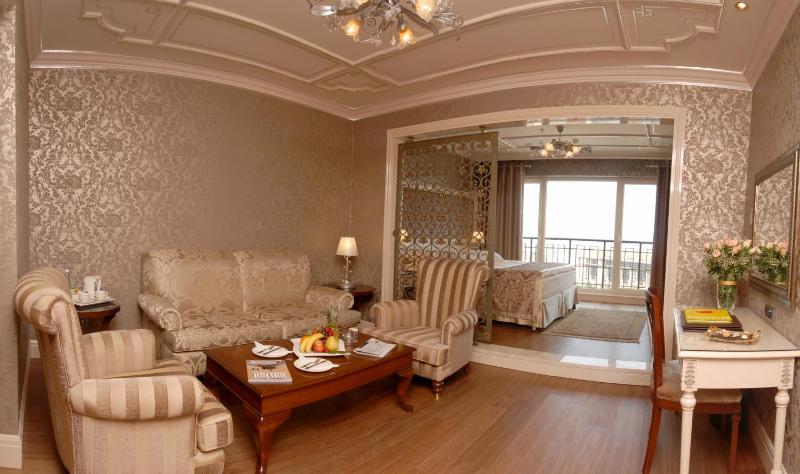Suite with Bosphorus View and Spa Bath image 4