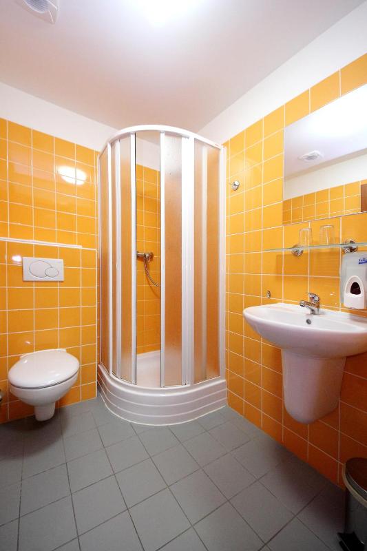 Twin Room image 3