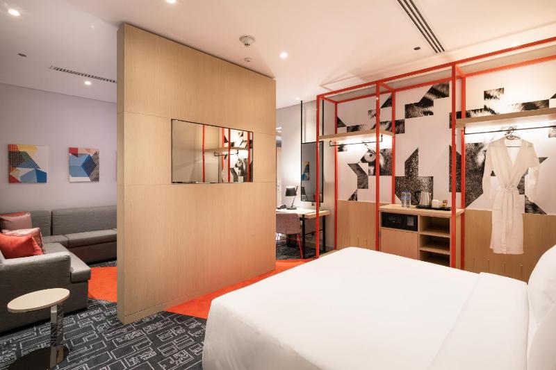 Urban Executive Room -with complimentary Shuttle Service to the Beach and Deira City Center image 3