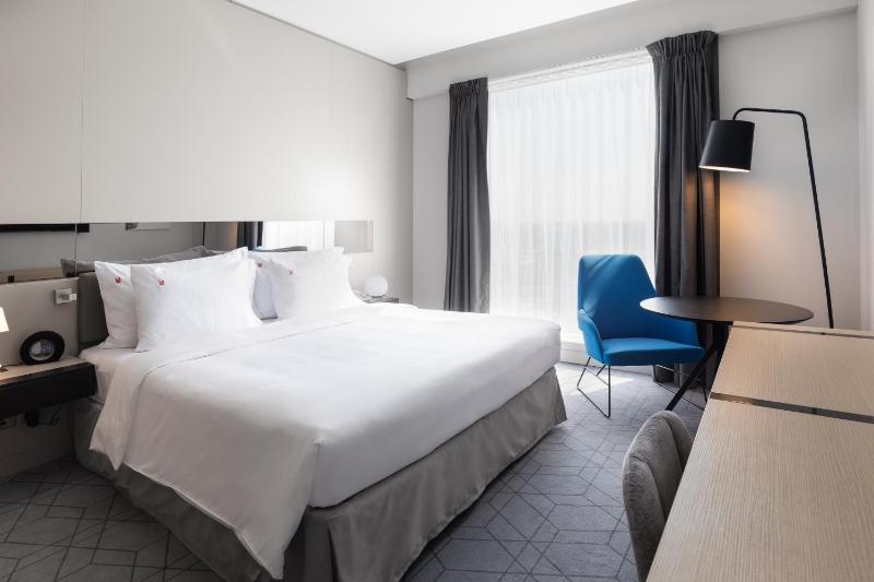 Urban Two Bedroom Apartment - with complimentary Shuttle Service to the Beach and Deira City Center image 4