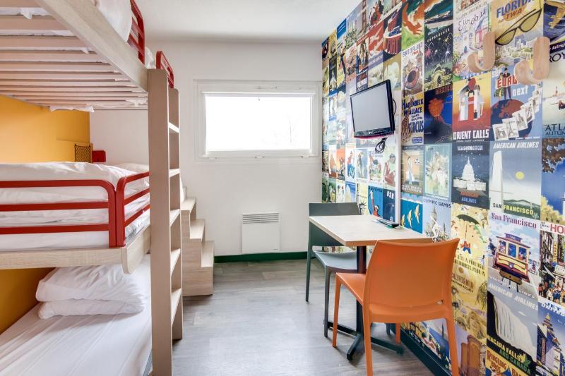 Cabrio Triple Room with Bathroom image 4