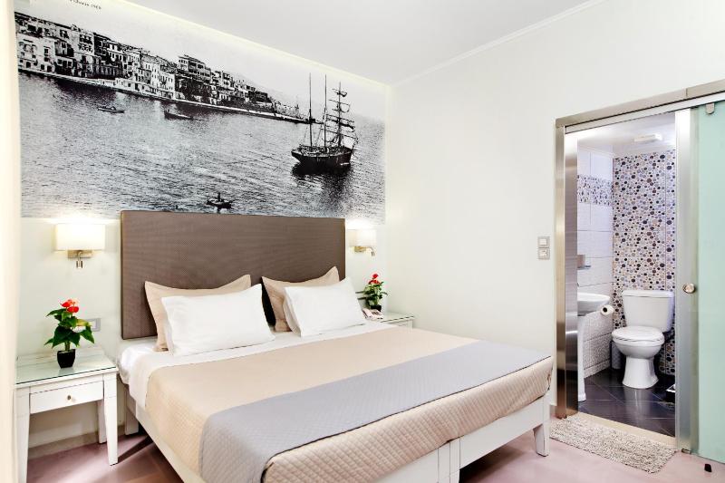 Double or Twin Room image 3