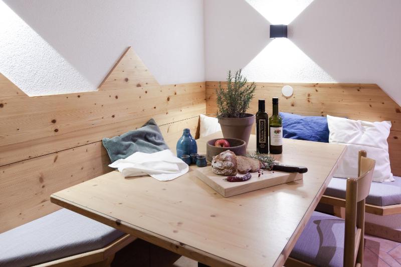 Mini Suite with Balcony and Mountain View image 3
