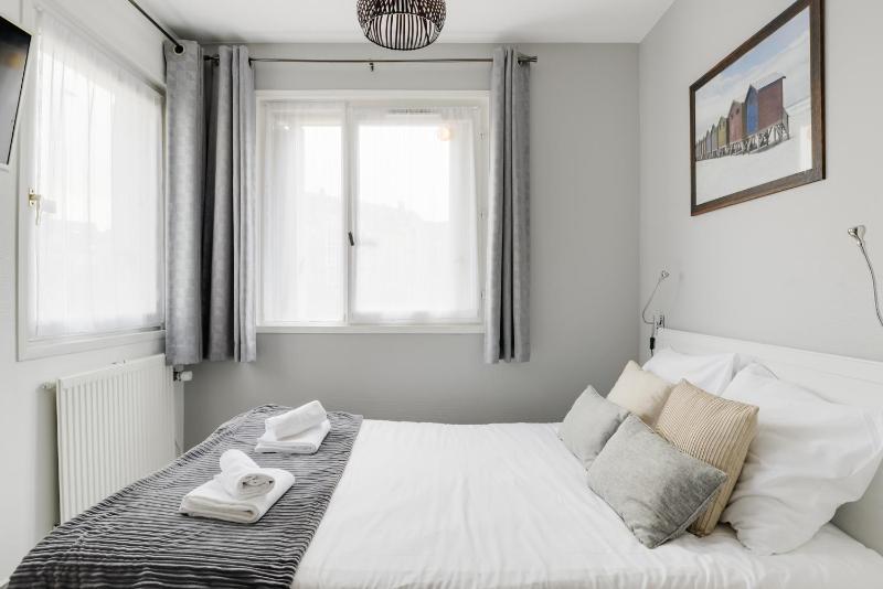 Studio Apartment 2 image 2