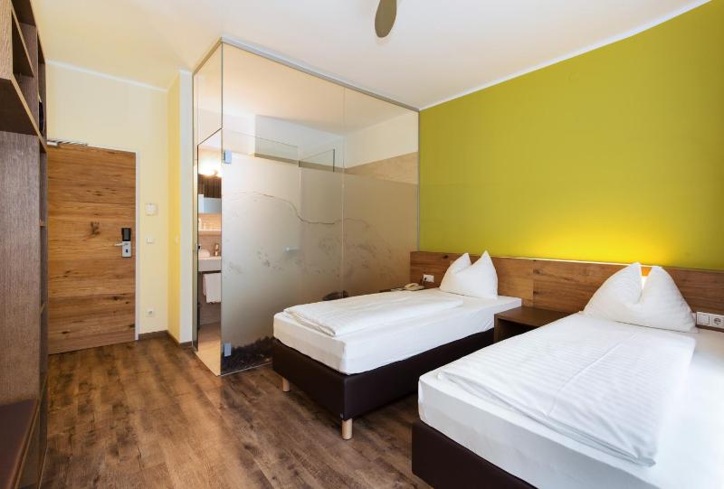 Double Room image 2