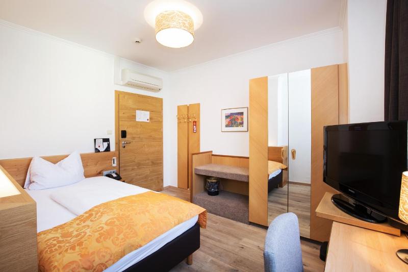 Single Room image 4