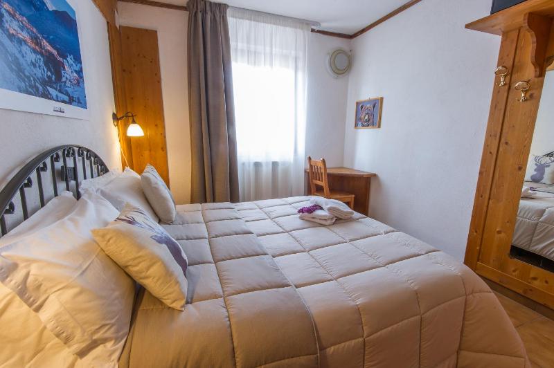 Double Room image 3