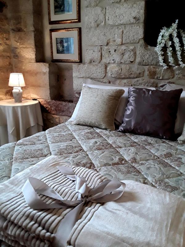Basic Double or Twin Room image 4