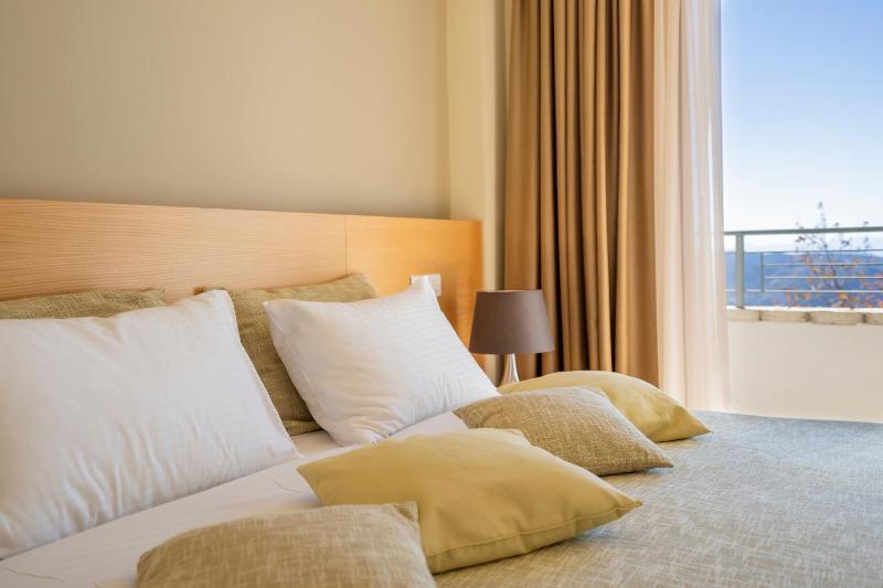 Executive Double Room - Delphi Valley View image 3
