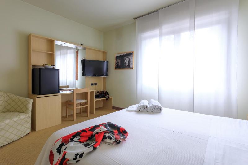Classic Double Room image 1