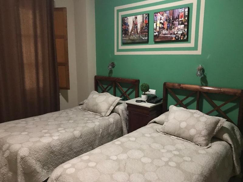 Standard Triple Room image 2