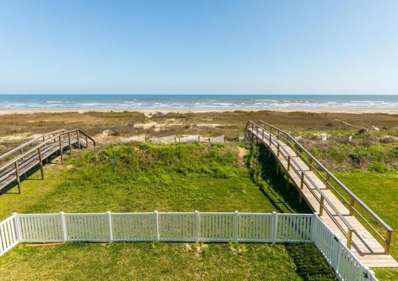 Beachfront Bliss - image 8