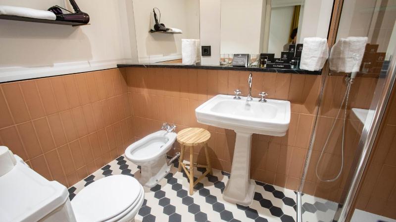 Double or Twin Room image 3