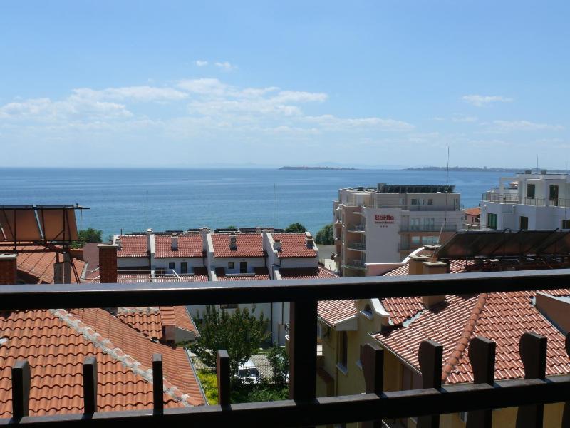Complex Kentavar - Free Fast WiFi - image 1