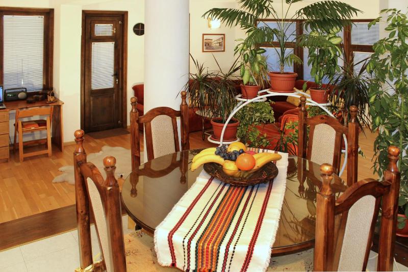 Executive Three-Bedroom Apartment with Terrace image 3