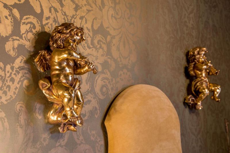 Deluxe Double or Twin Room image 2