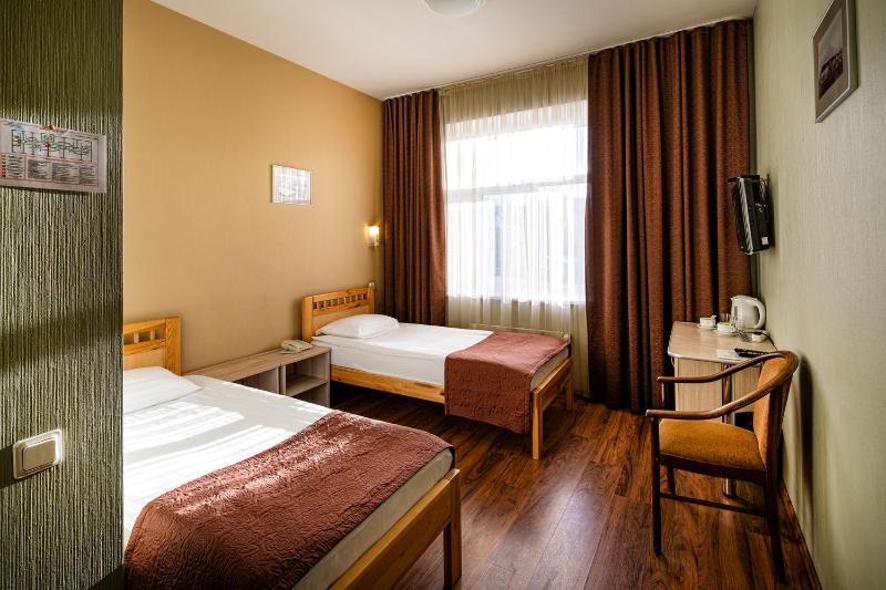 Standard Twin Room image 1