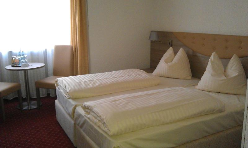Double Room image 4