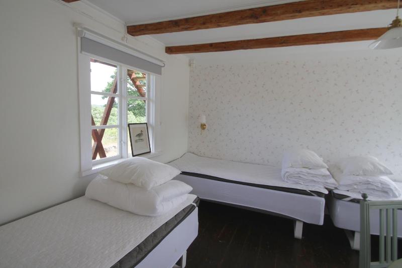 Quadruple Room with Shared Bathroom image 4