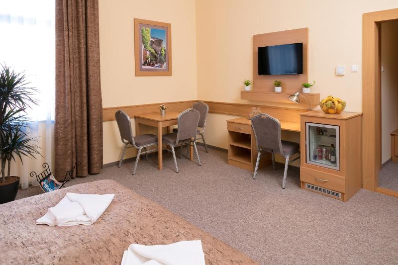Deluxe Room image 2