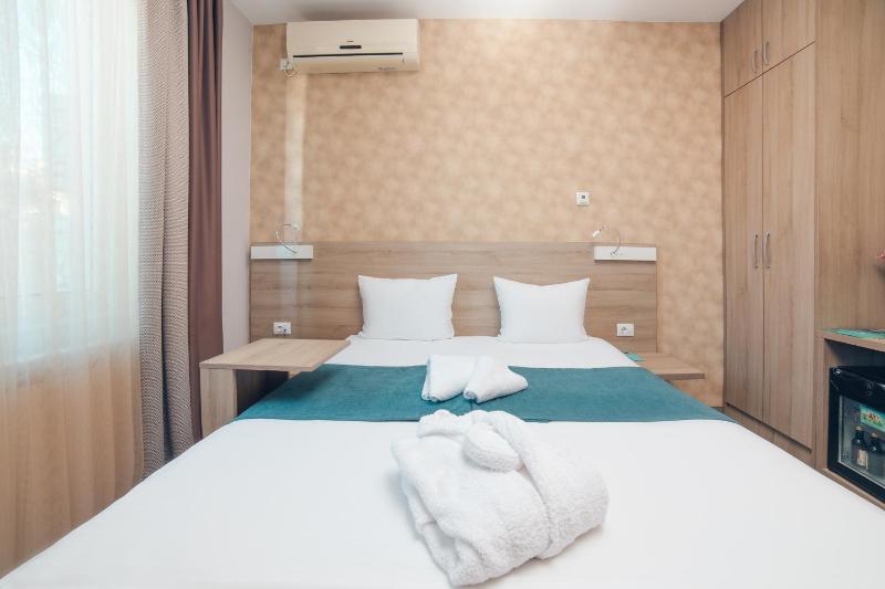 Special Offer double room with parking image 3