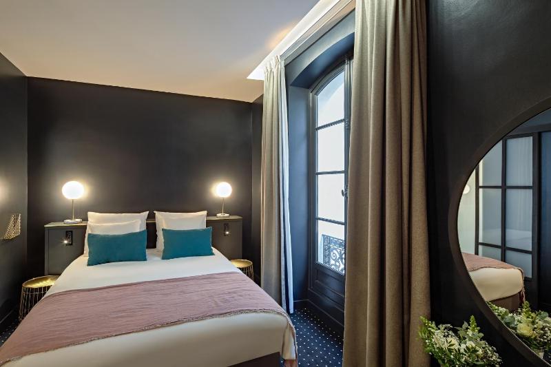 Standard Double Room image 3