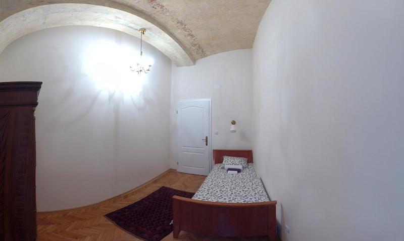 Single Room image 4