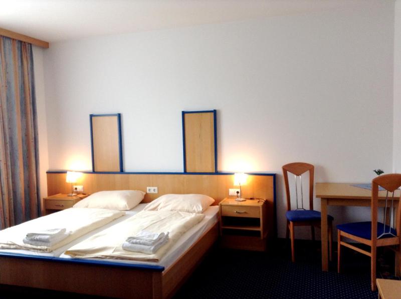 Double Room image 2