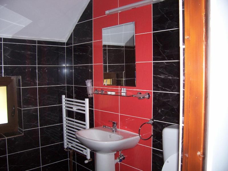 Economy Double Room image 2