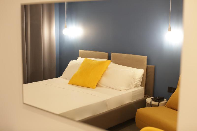 Standard Double Room image 3