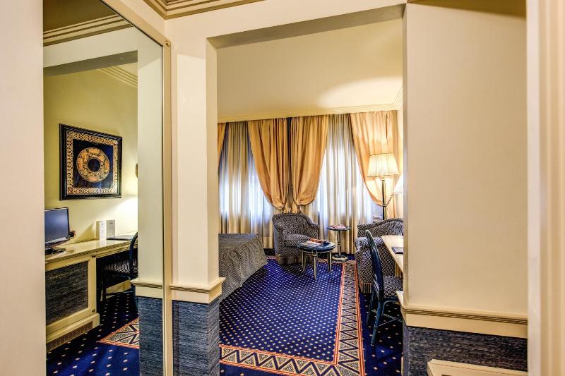 Family Room (2 Adults + 1 Child) image 1