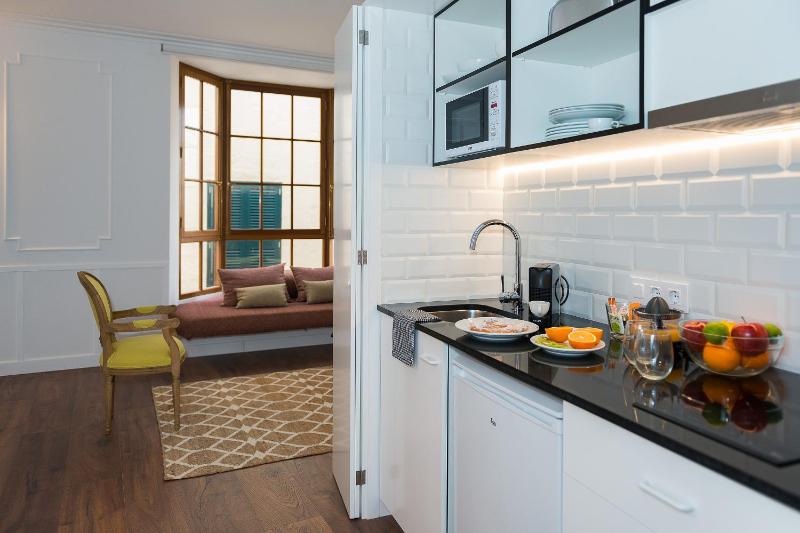 Deluxe Suite image 4