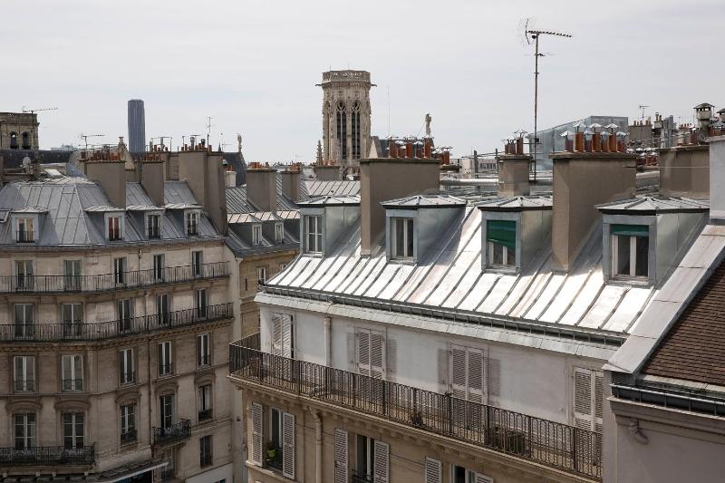 Deluxe Triple Room image 4