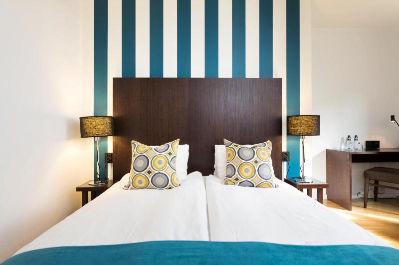 Superior Twin Room image 1