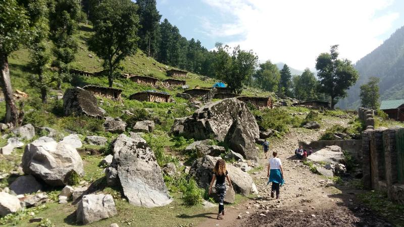 Houseboat Moon of Kashmir - image 3