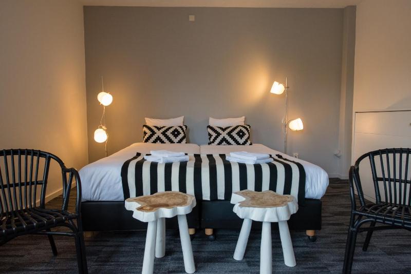 Two-Bedroom Apartment with Terrace (5 Adults) image 2
