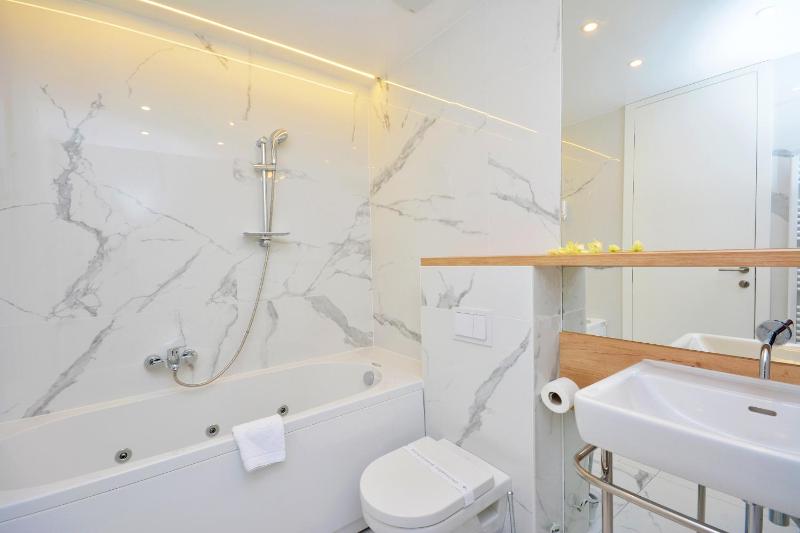 Jona Rooms Podstrana - image 21
