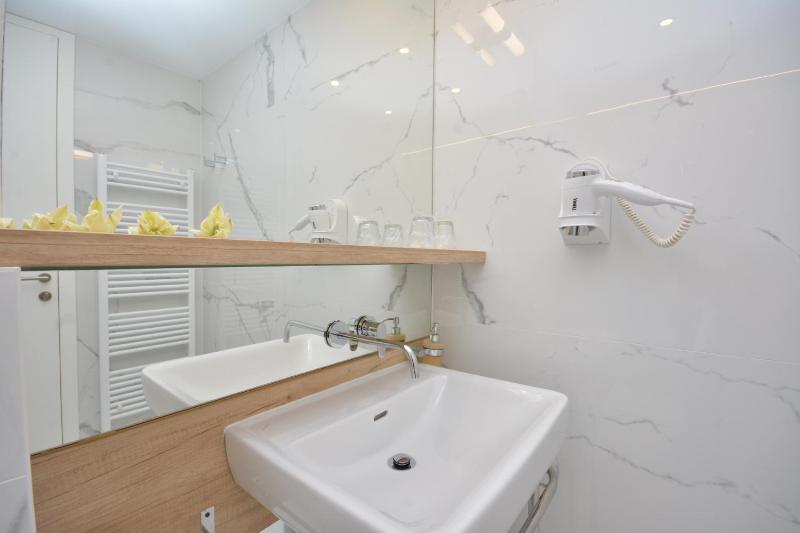 Jona Rooms Podstrana - image 18