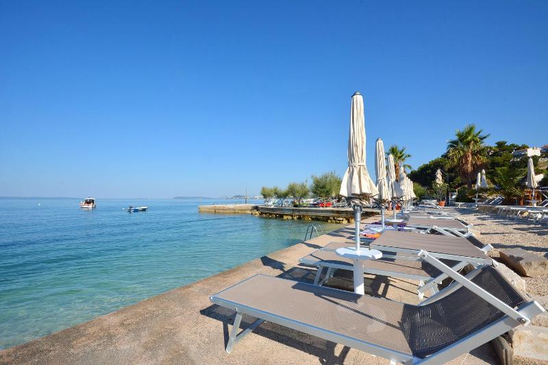 Jona Rooms Podstrana - image 19