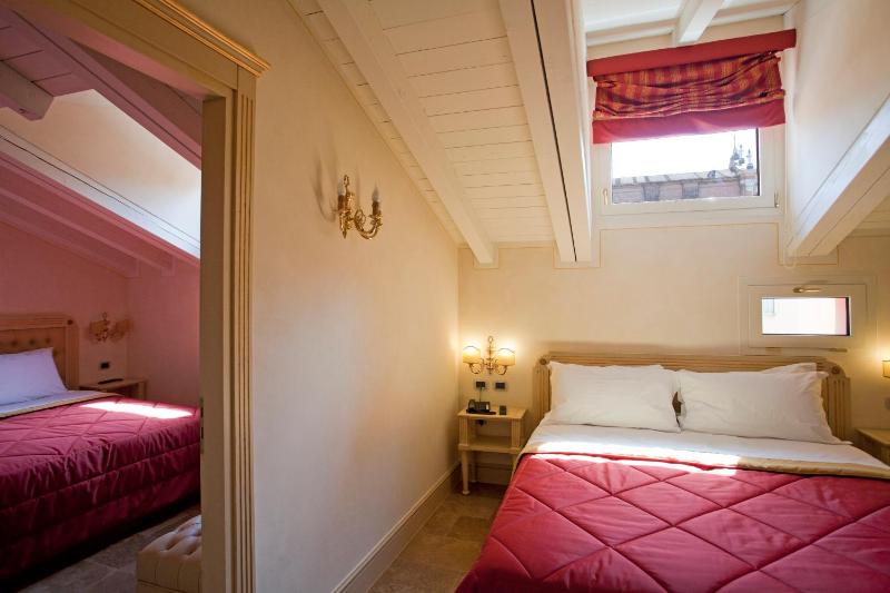 Double or Twin Room image 4