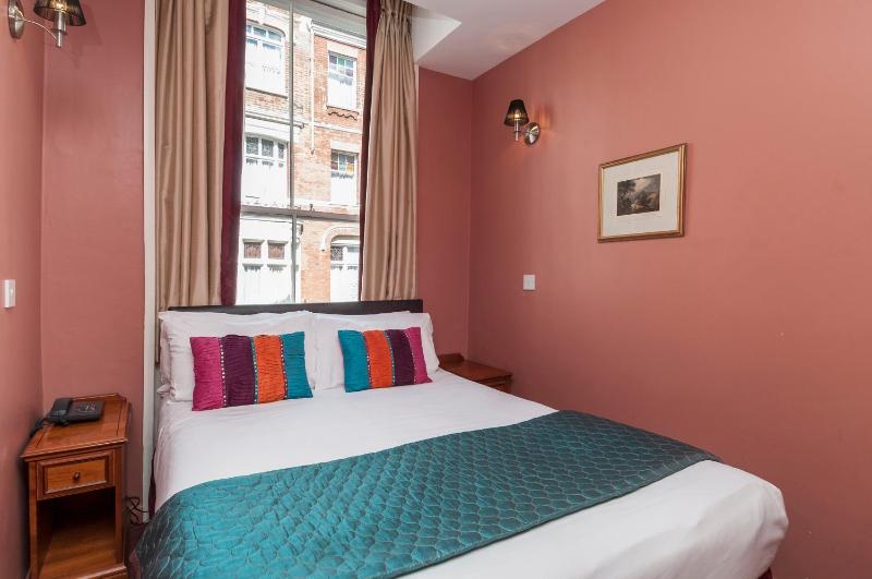 Double Room image 2