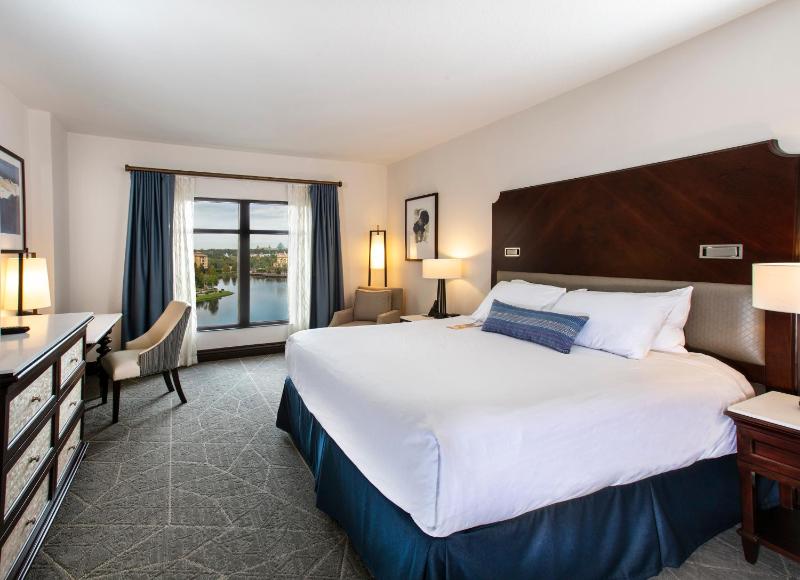 King Room with Lake View and Balcony