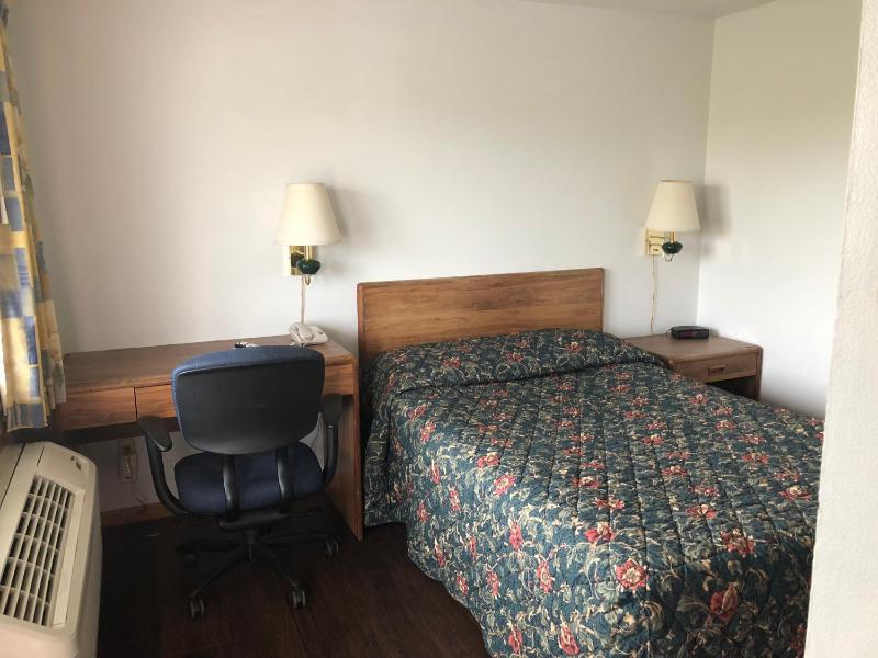 Double or Twin Room image 4