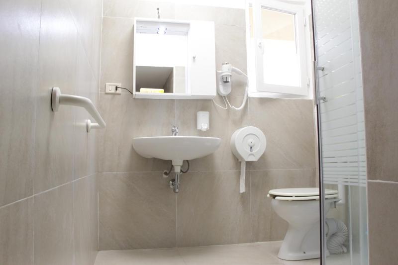 Quadruple Room with Shared Bathroom image 3