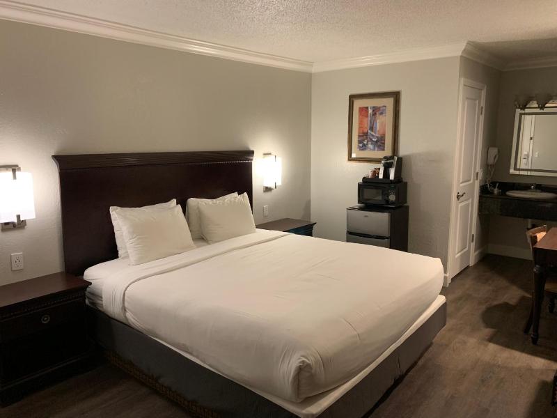King Room image 4