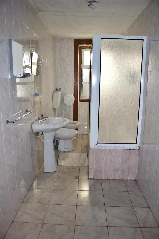 Single Room with Shared Bathroom image 2