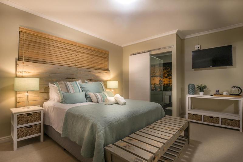 Deluxe Double Room with Shower image 3