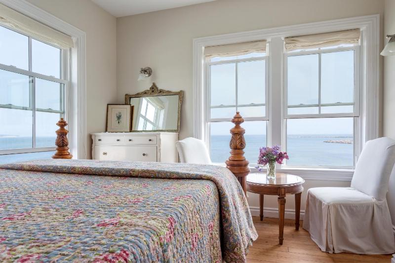 Queen Room with Sea View image 2