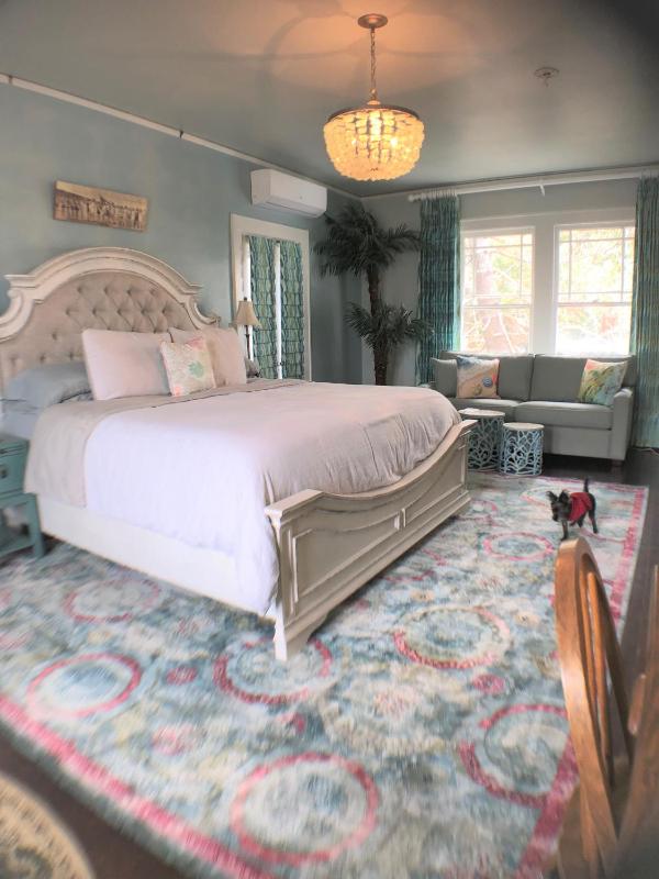 Avenue O Bed and Breakfast - image 4